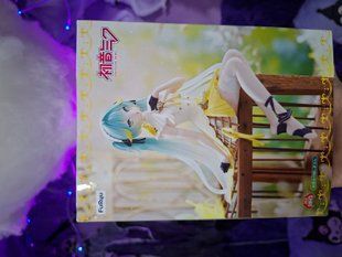 Hatsune Miku Noodle Stopper Figure &ndash; Canary Bird Ver. FL271003   фото